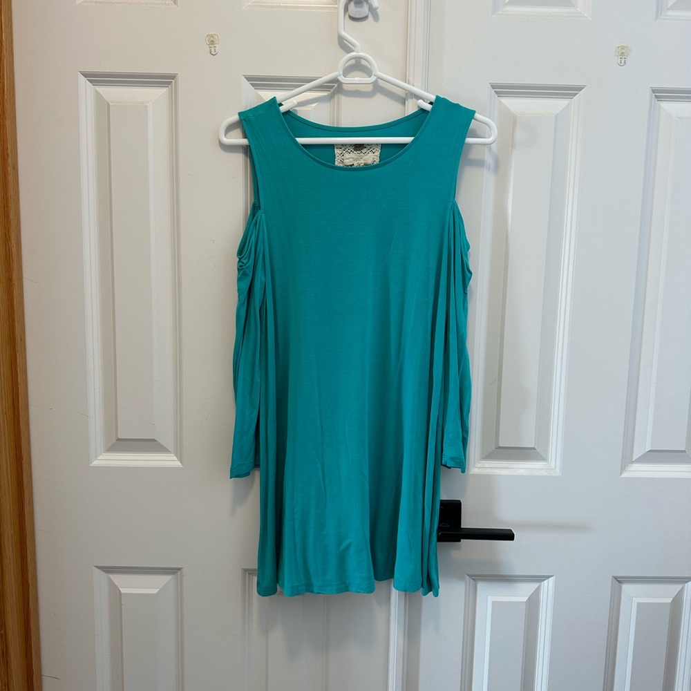 Cold-shoulder, long-sleeved Cupio top. Turquoise. Size M.
